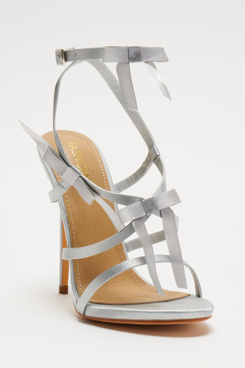 novo silver heels