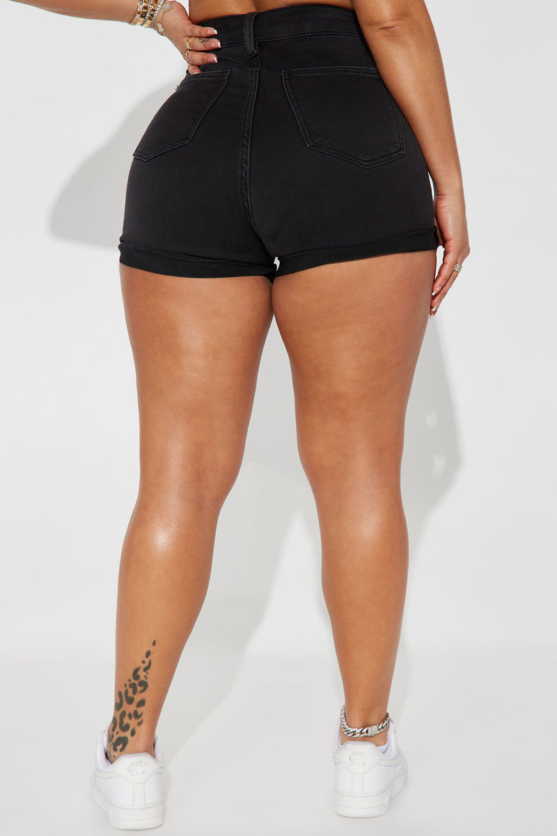 Fashion nova plus shorts hotsell