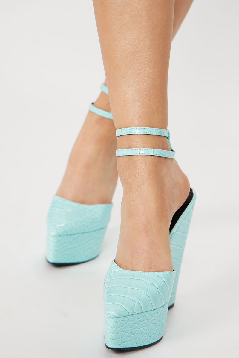 Powder blue wedges top