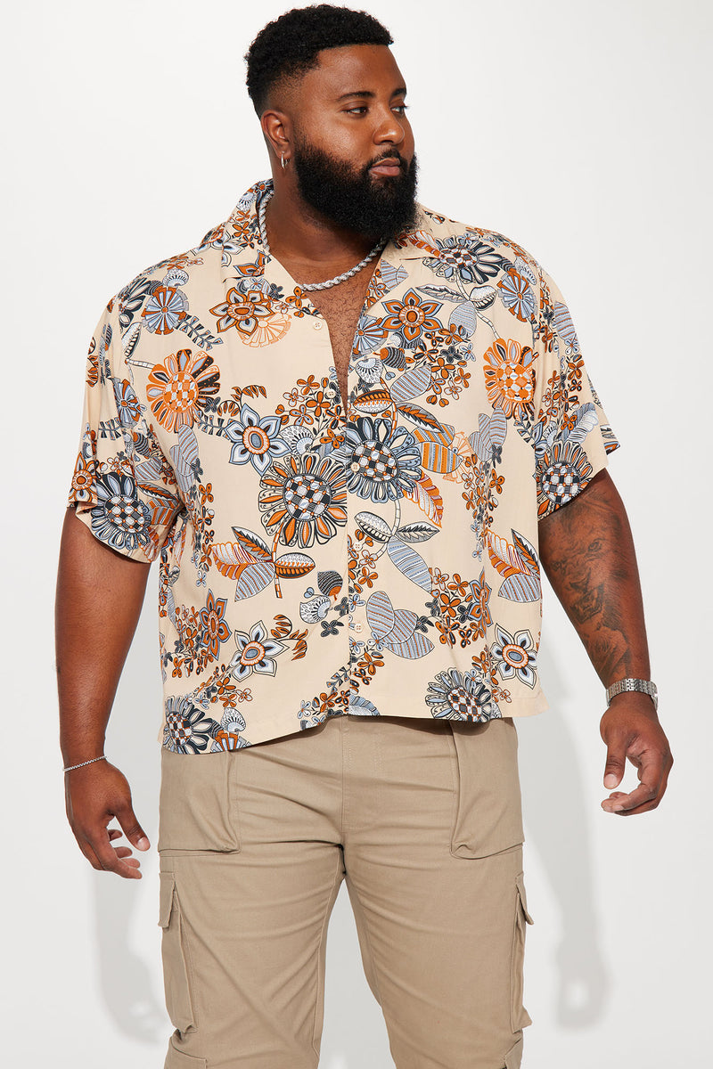 Button down shirt and khaki shorts 2025