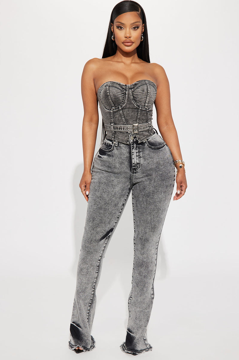 Black acid wash jeans sales outfit