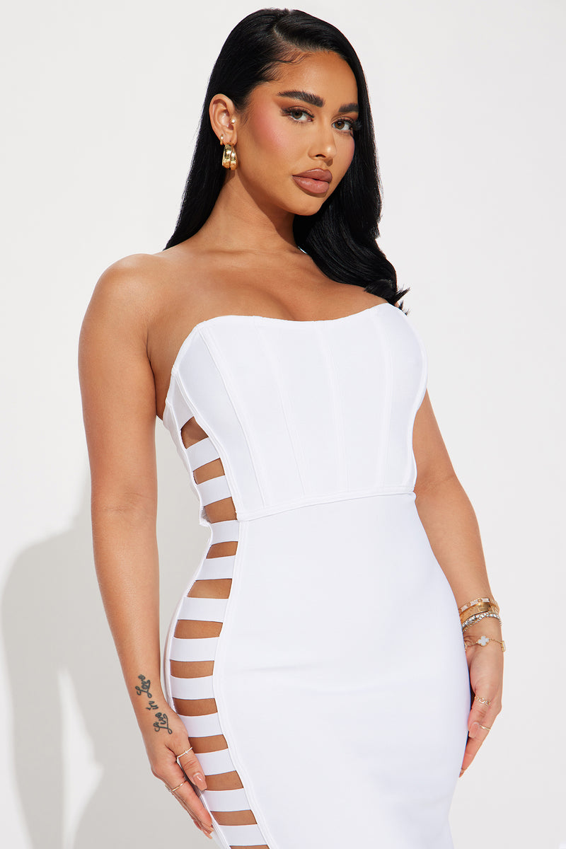 All white hotsell dress fashion nova