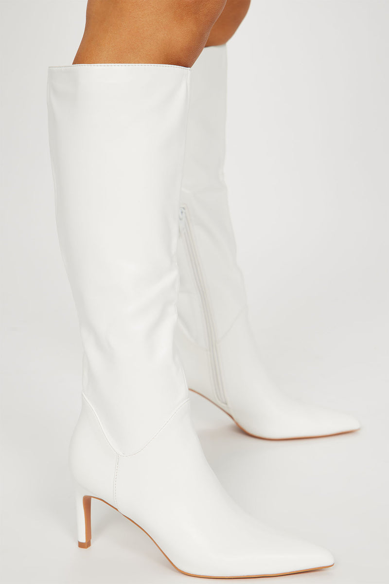 White boots fashion nova store