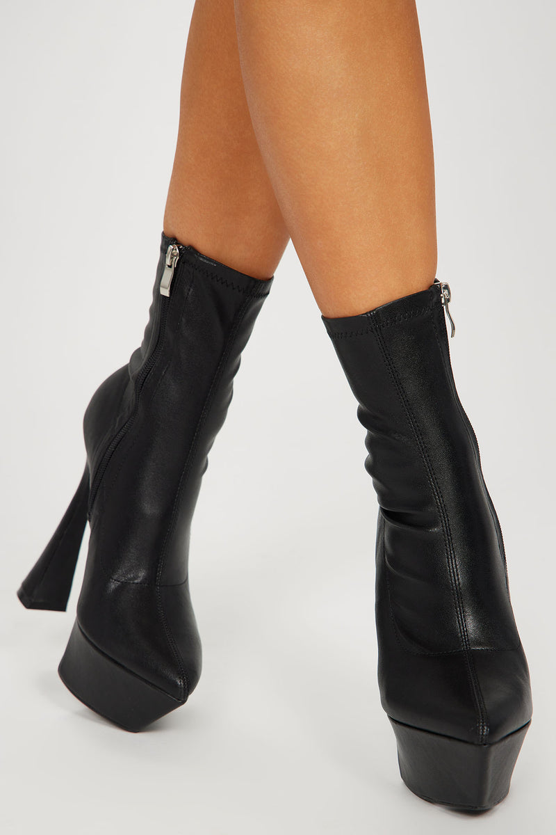 Fashion nova store platform boots