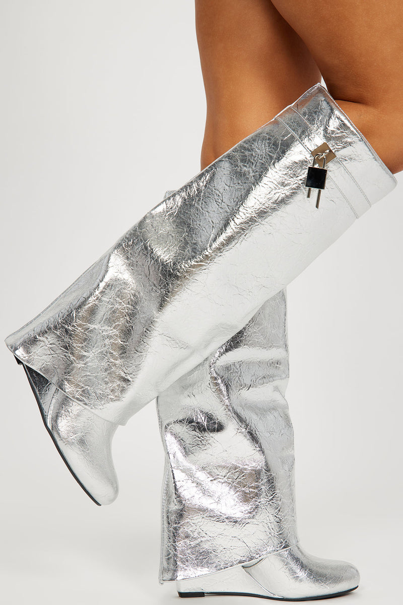 Fashion nova clearance silver boots