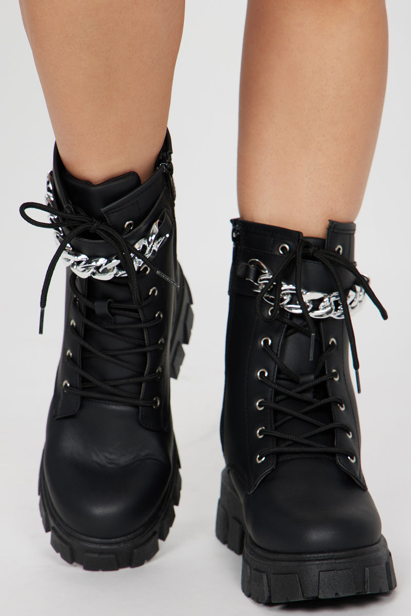 Fashion nova outlet shoes boots