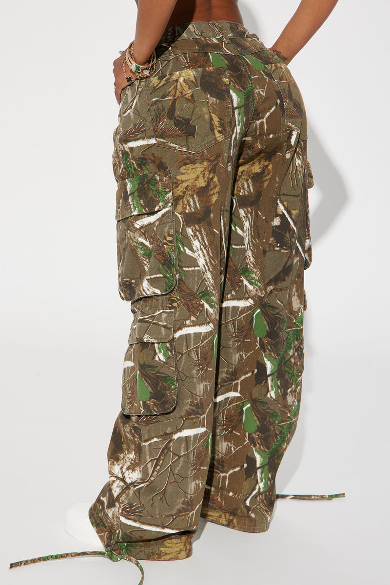 The Unstoppable Trend: Camo Cargo Pants That Defy Every Fashion Rule
