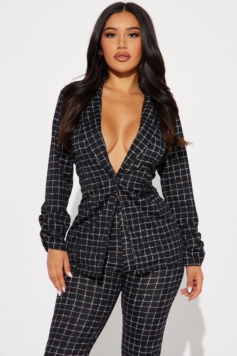 Fashion nova hotsell black blazer