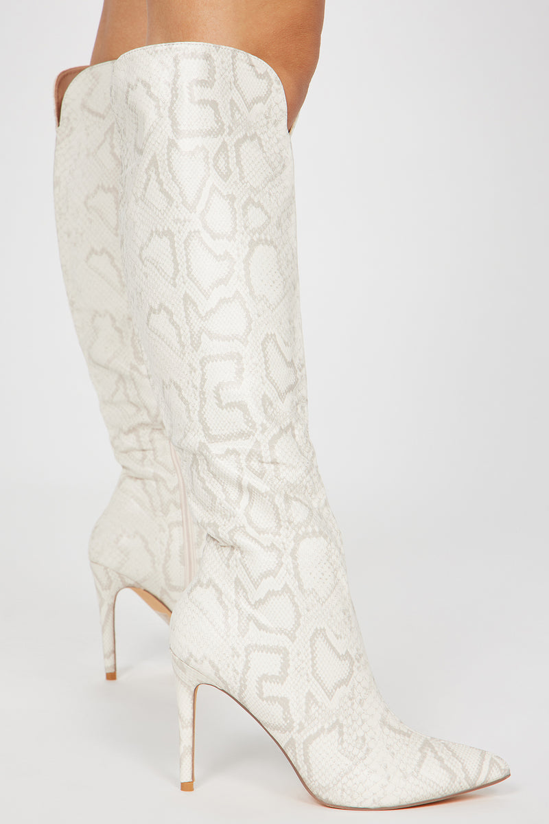 Fashion nova hotsell snakeskin boots