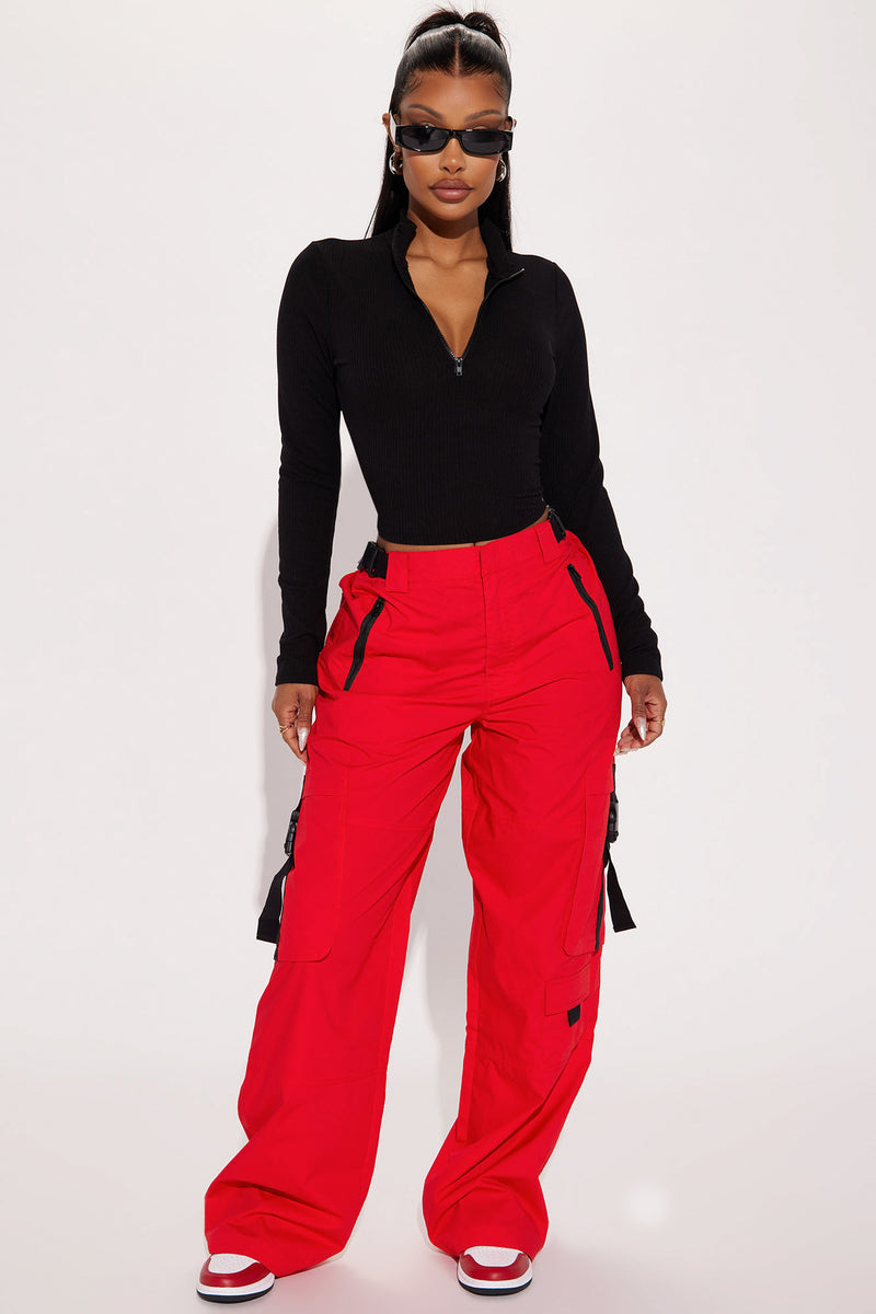 Red cargo pants hot sale fashion nova