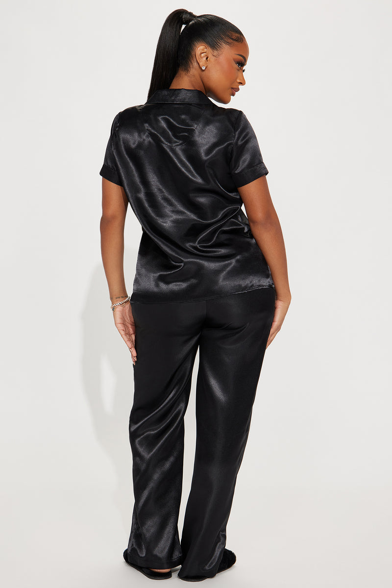 Fashion nova satin pajamas sales