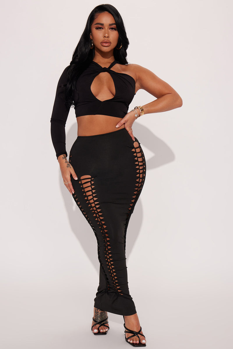 Stand Out Cut Out Top - Black