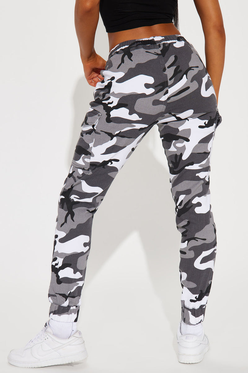 Black and white camo sales joggers womens