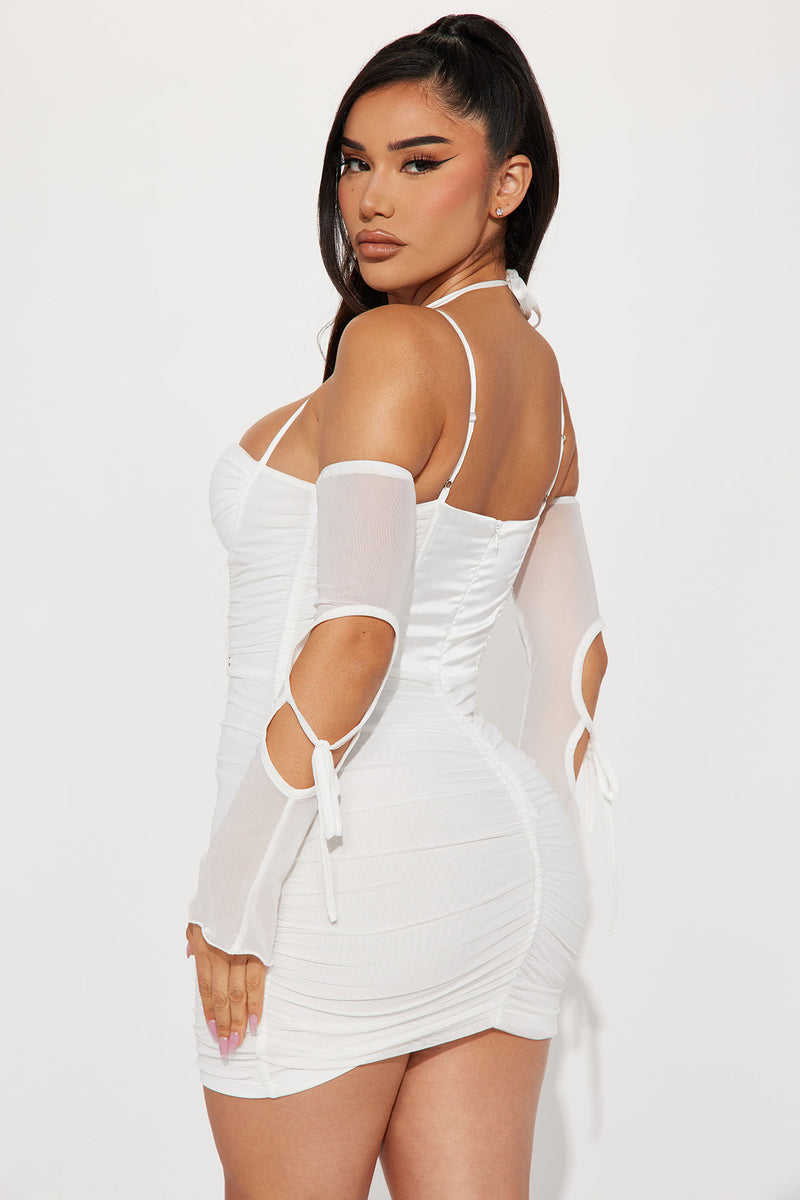 Fashion nova off hotsell the shoulder white dress