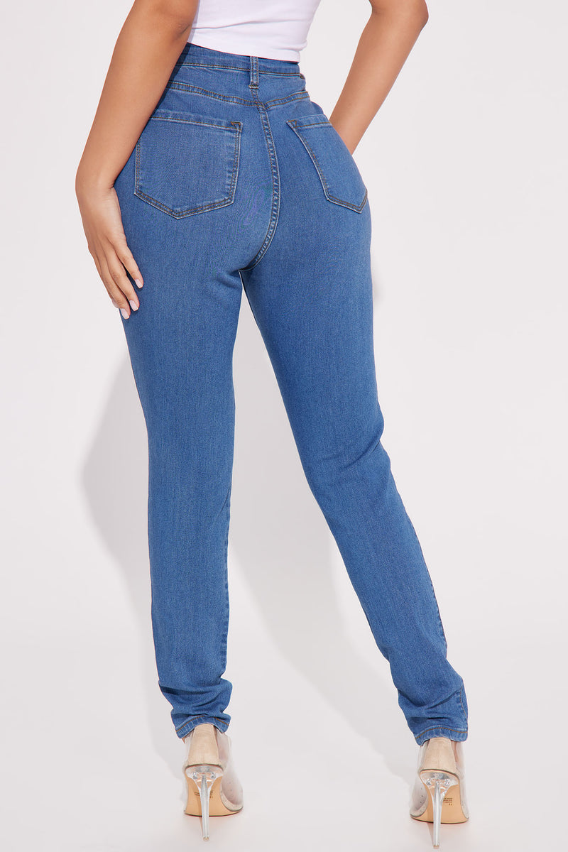 Fashion nova jeans cheap on short girl