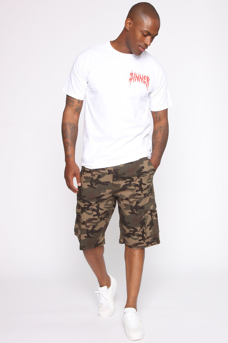 Camo shorts outfit hotsell men