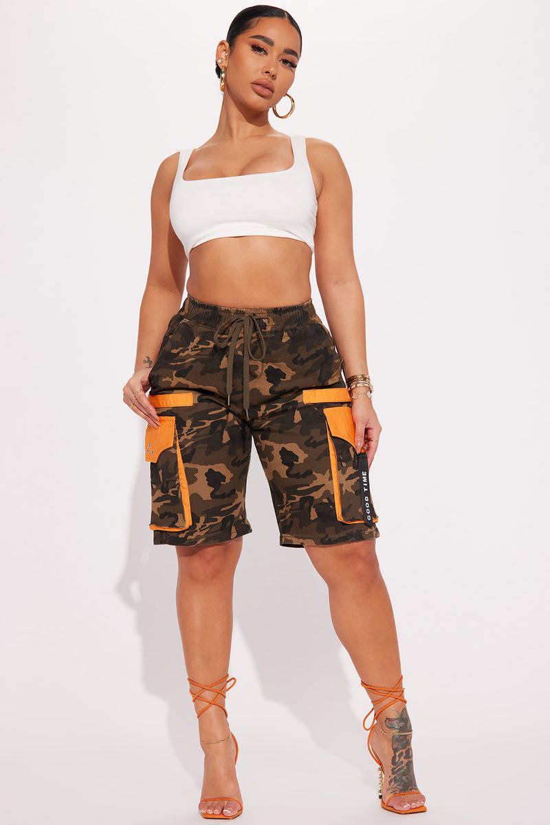Womens camo deals cargo shorts