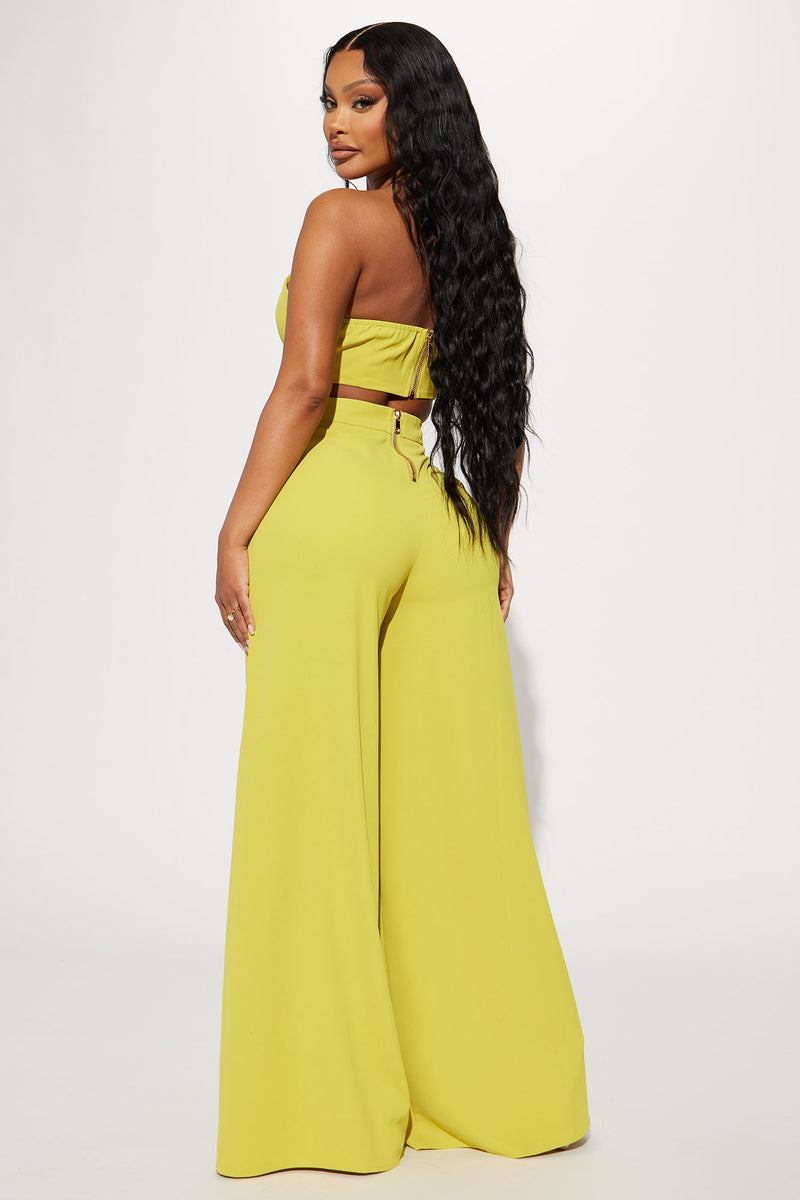 Fashion nova 2025 yellow jumpsuit