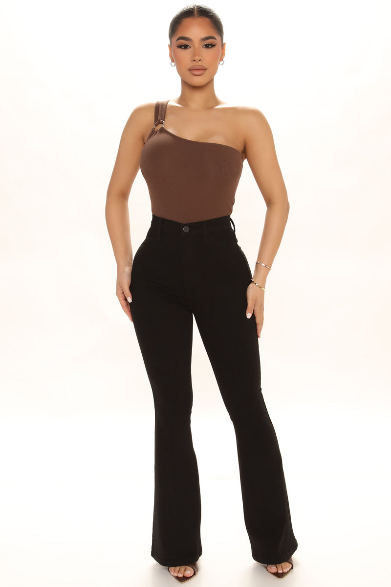 Fashion nova hotsell jeans short girl