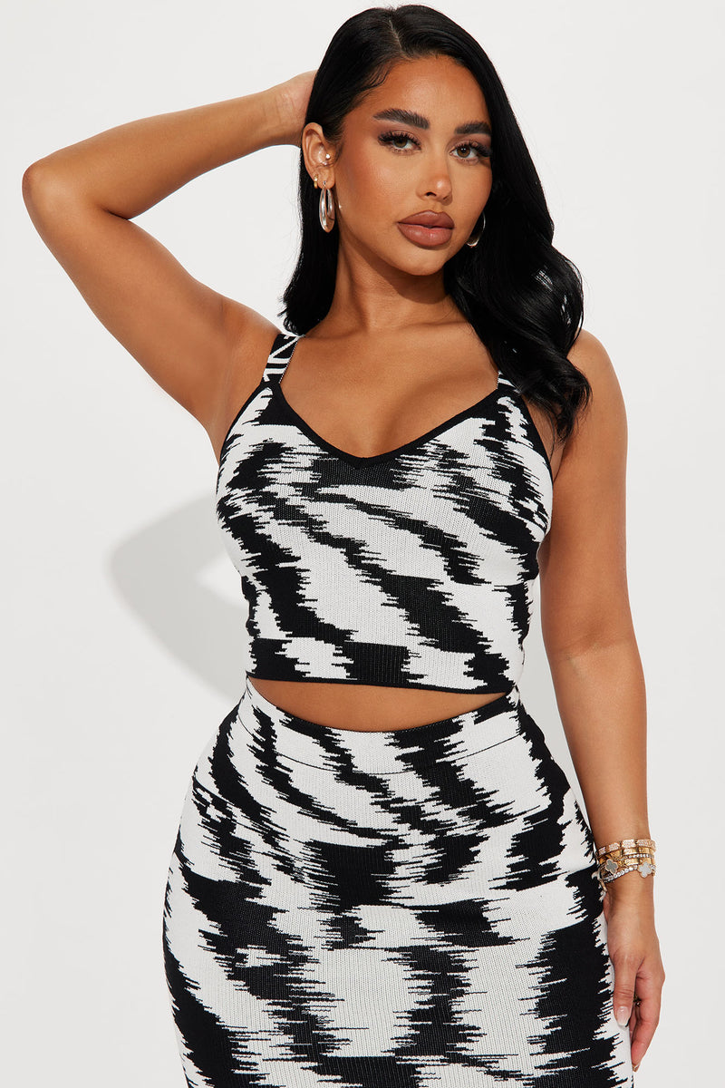 Black and white skirt fashion nova hot sale