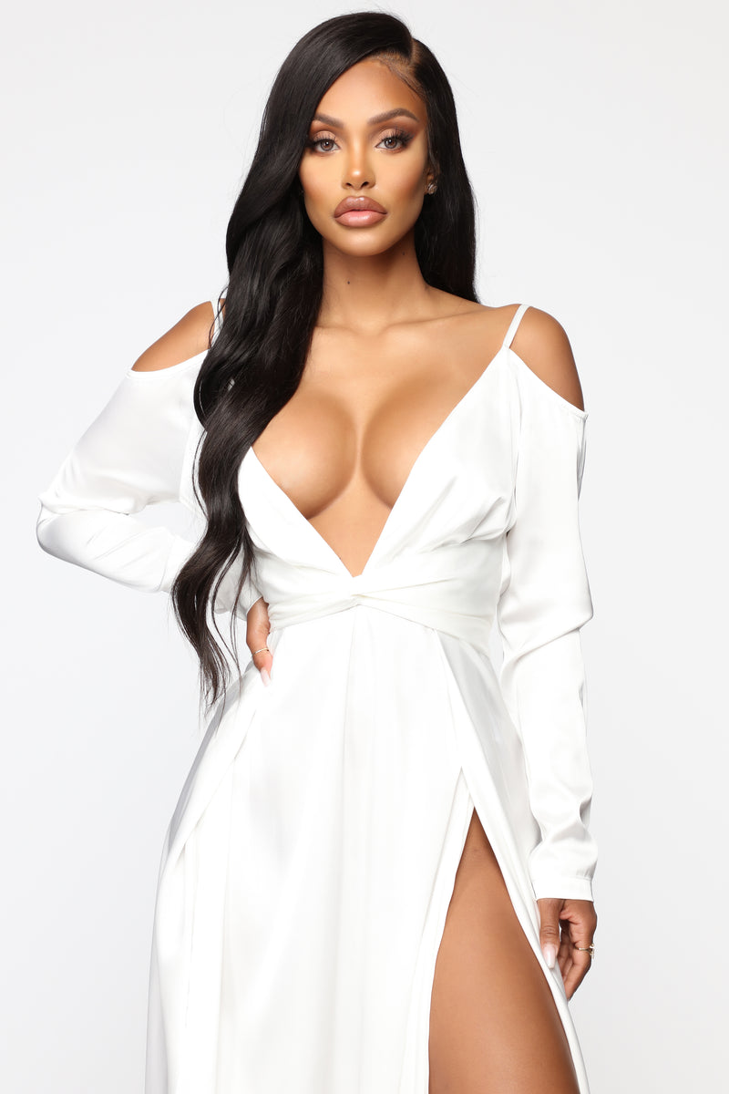 Fashion nova white dress long sleeve hotsell