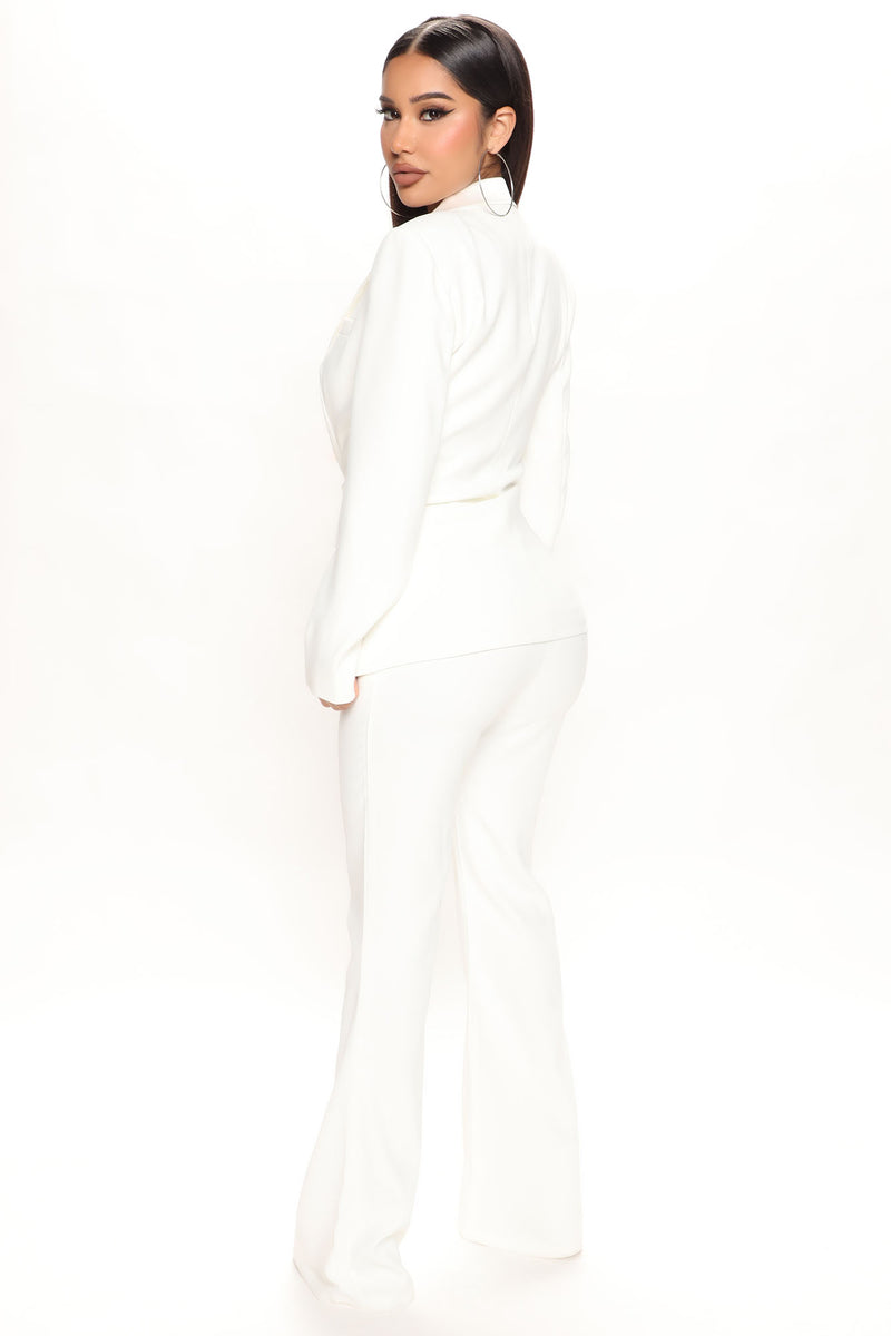 Fashion nova 2025 white blazer