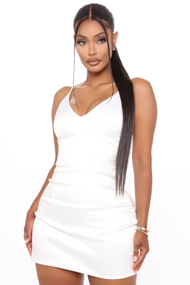 Selena satin discount dress fashion nova