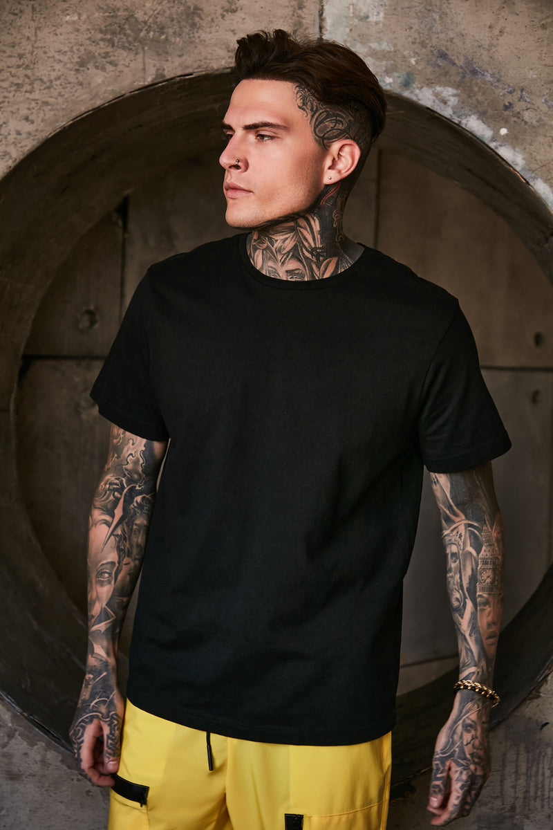 Wearing plain black t shirt discount
