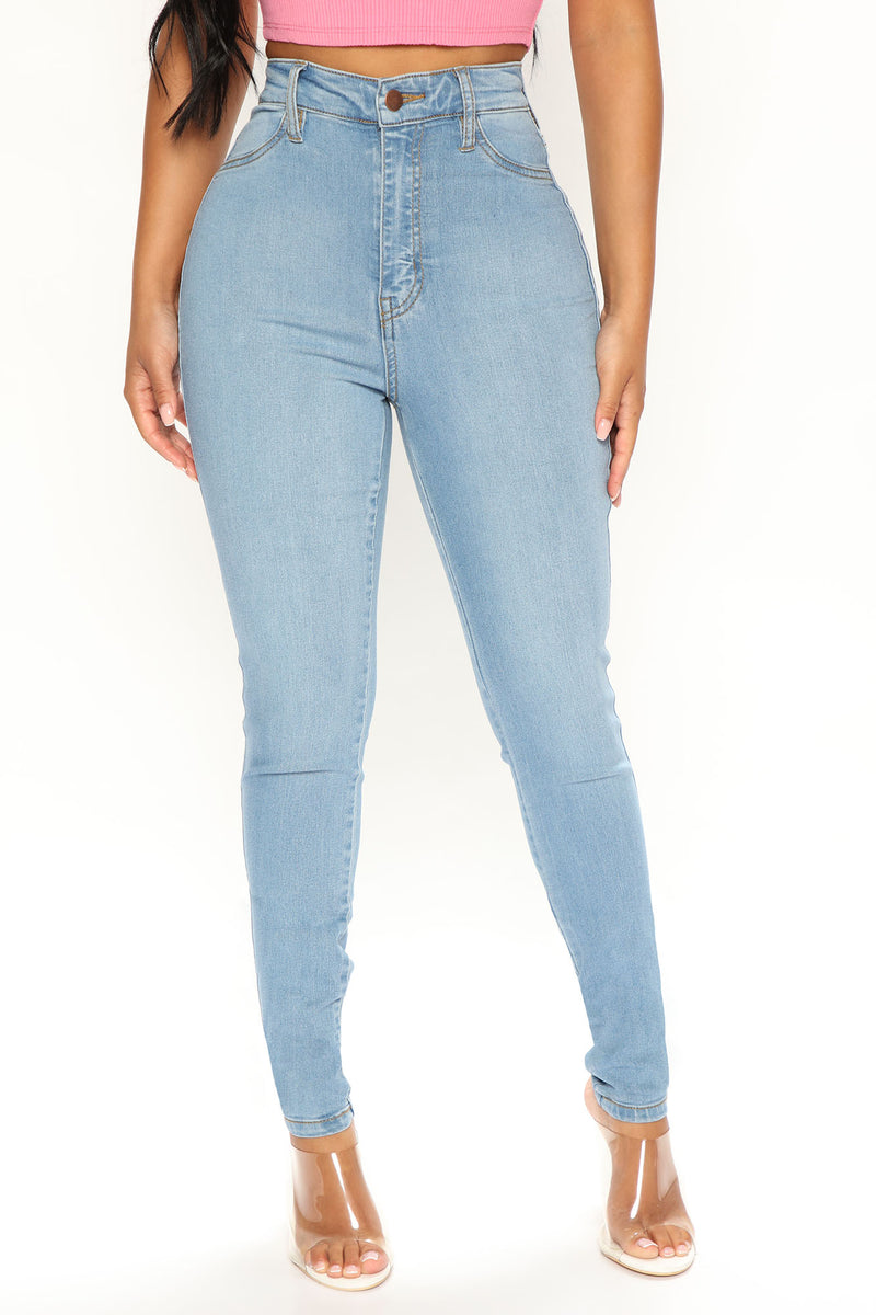 Best fashion nova on sale jeans for short legs