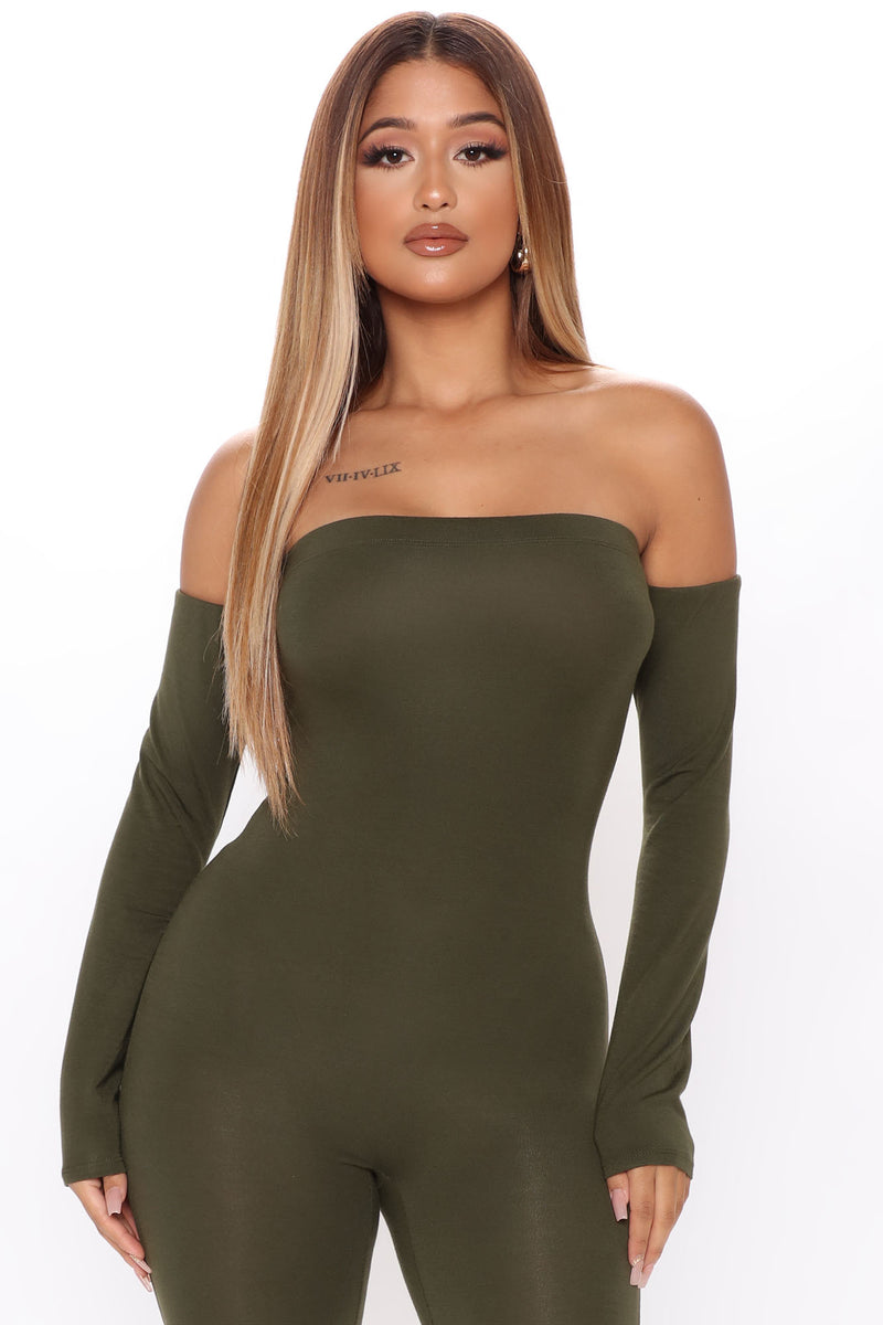 Fashion nova off best sale the shoulder jumpsuit
