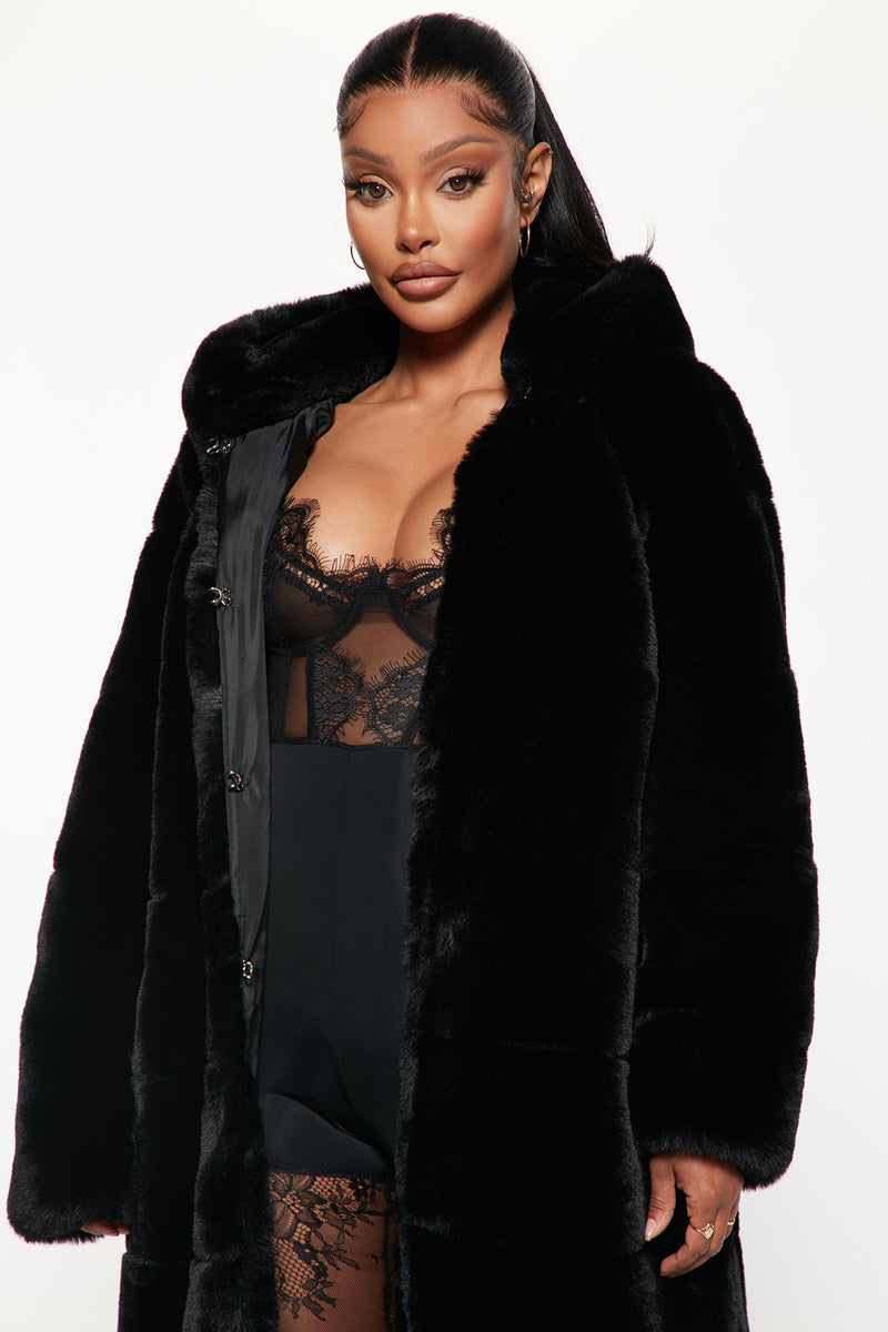 Black fur coat fashion nova hotsell