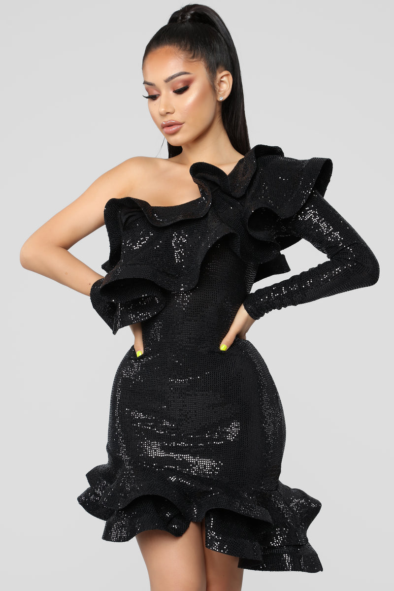 Throwin Shade Ruffle Dress Black