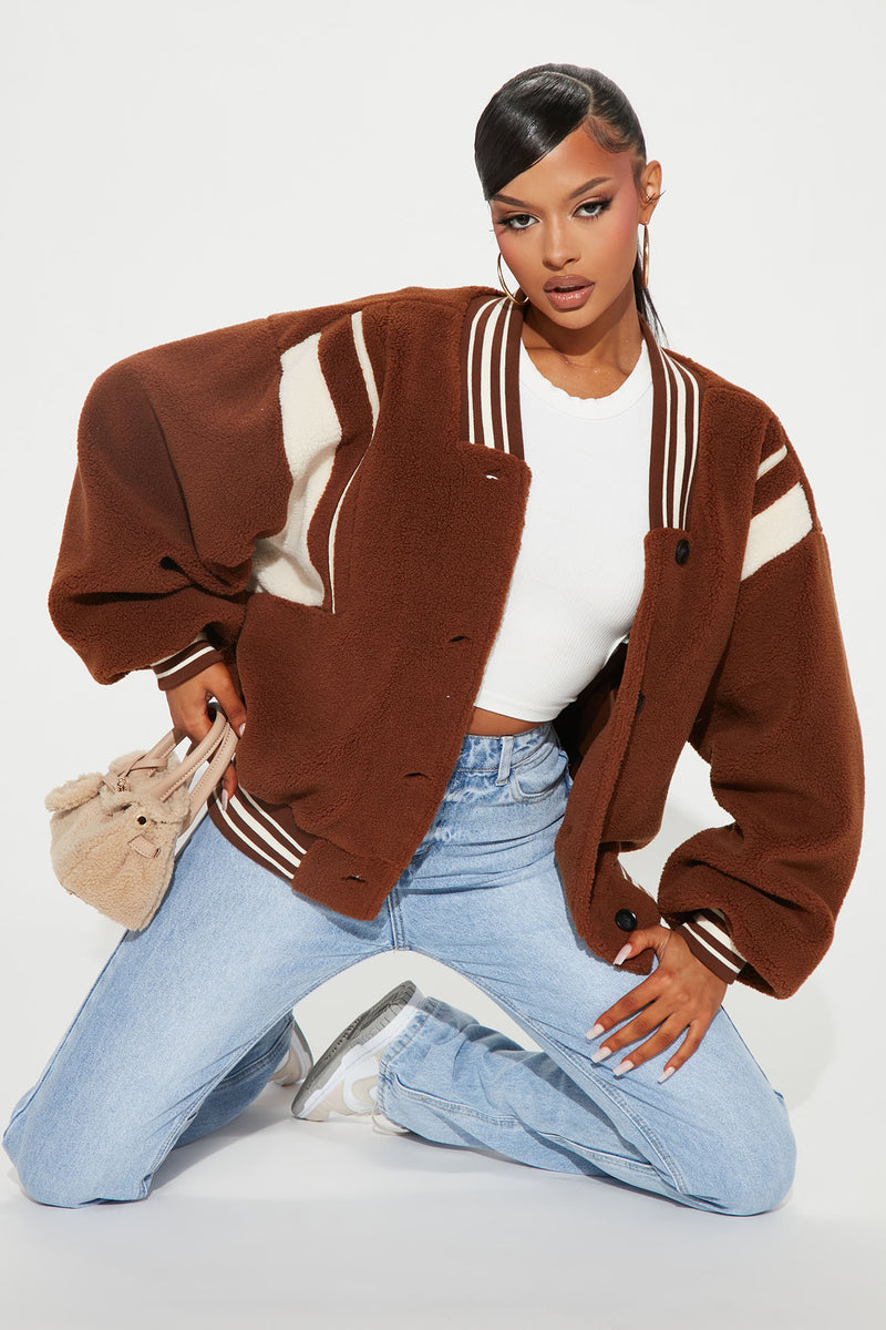 10 Varsity-Jacket Outfits for Women