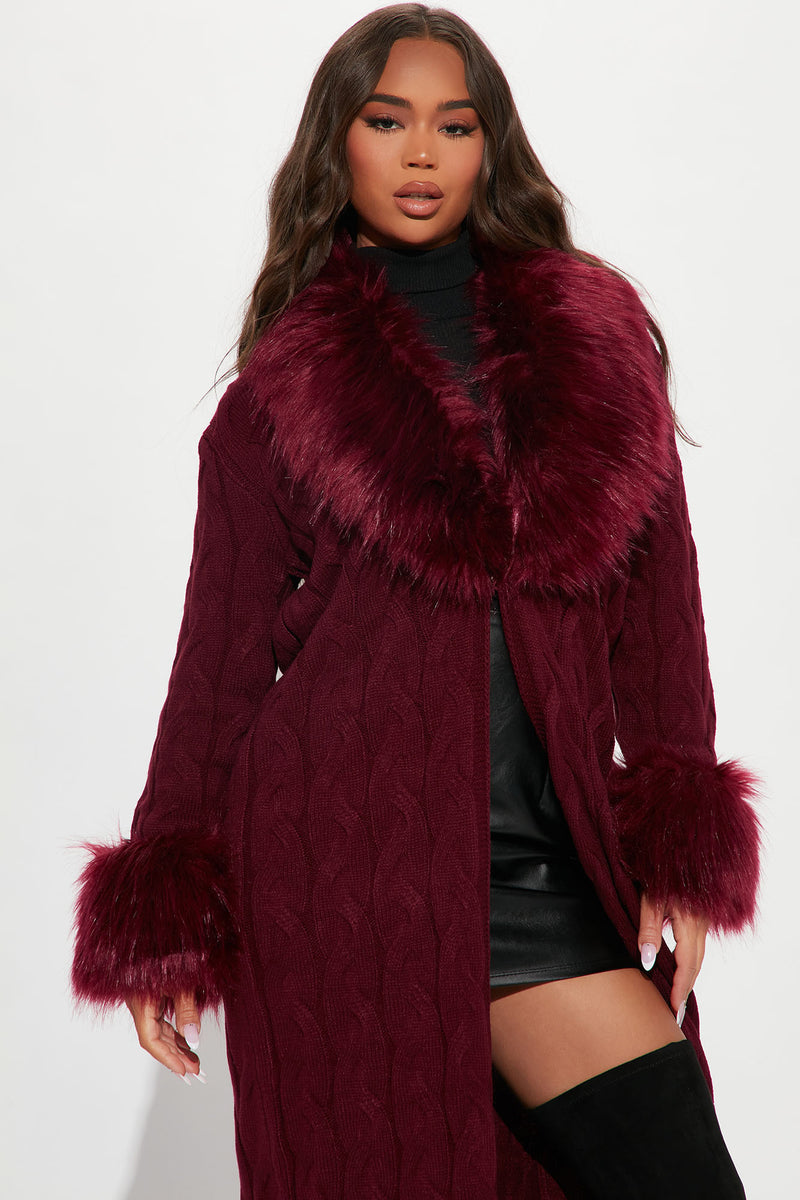 Burgundy coat with fur collar 2025