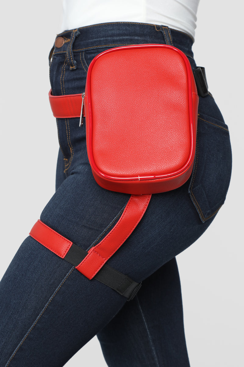 Harness fanny pack fashion nova outlet