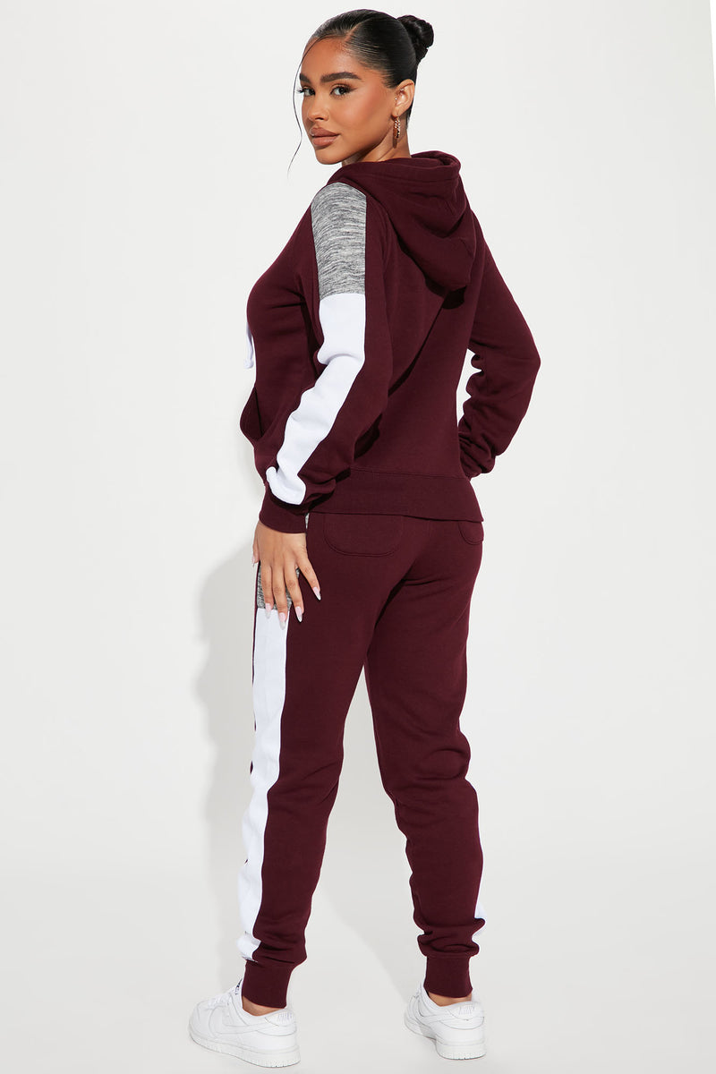 Womens burgundy hotsell nike tracksuit