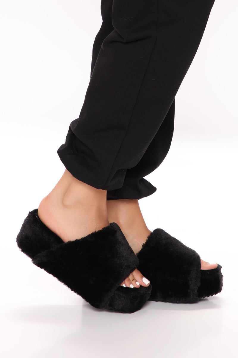 Fluffy slides shop fashion nova