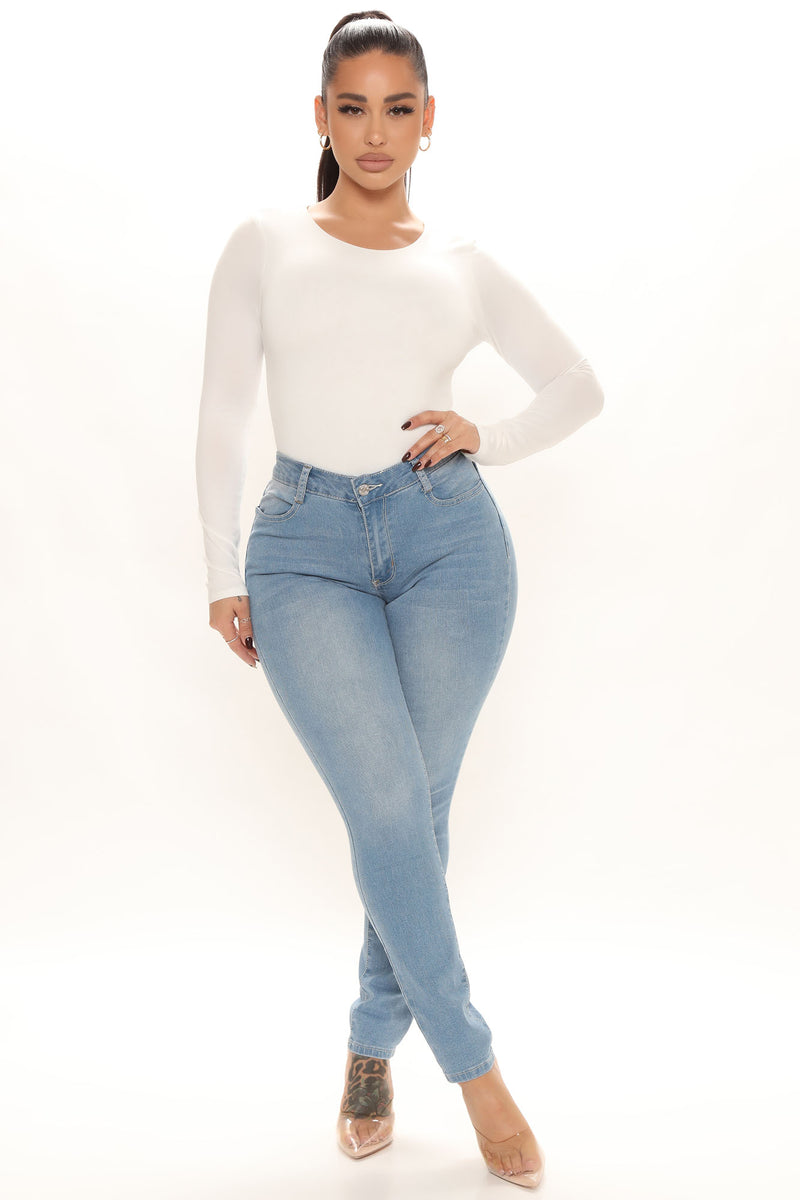 Ezra skinny best sale jeans fashion nova