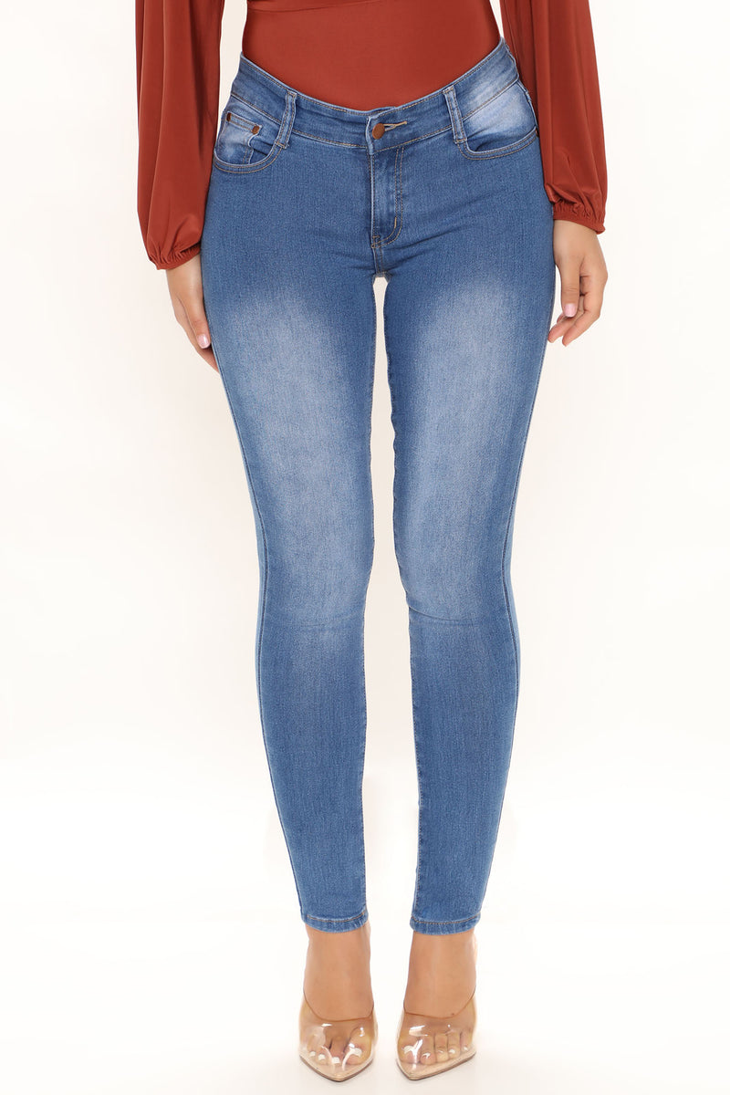 Fashion nova jeans with rips cheap in the back