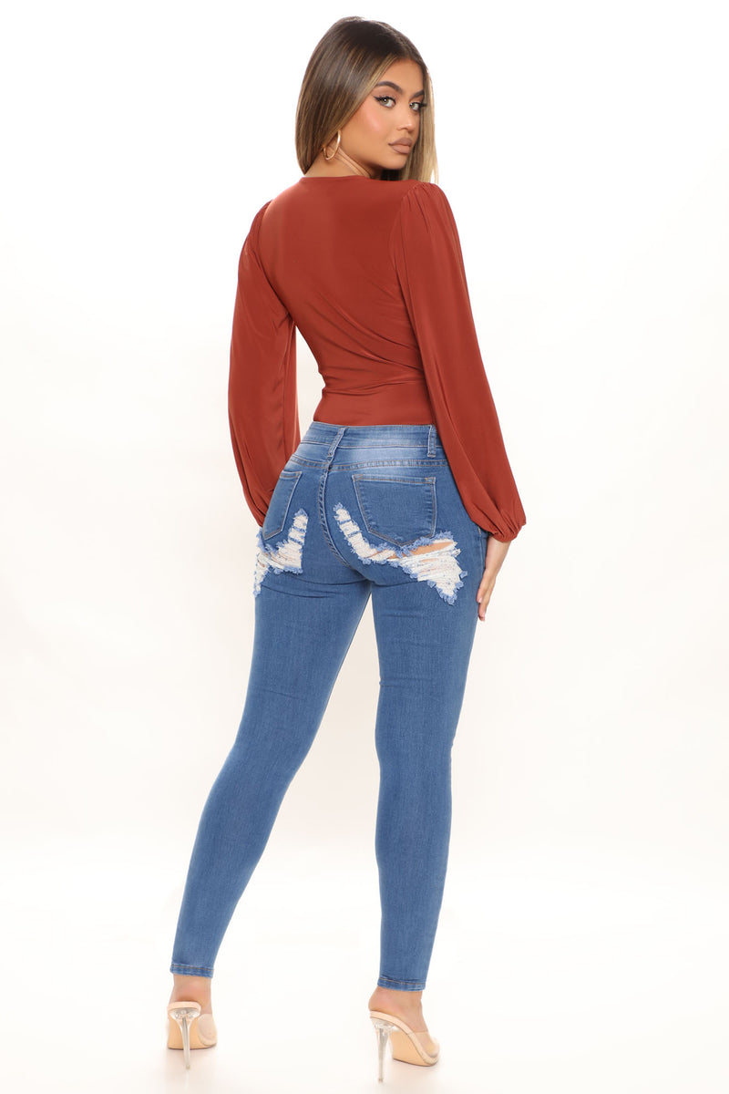 Jeans ripped under sales bum fashion nova
