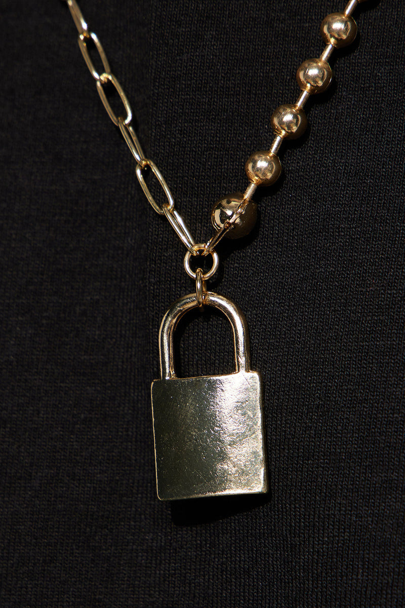 Lock Me Up Pendant Chain Necklace - Gold