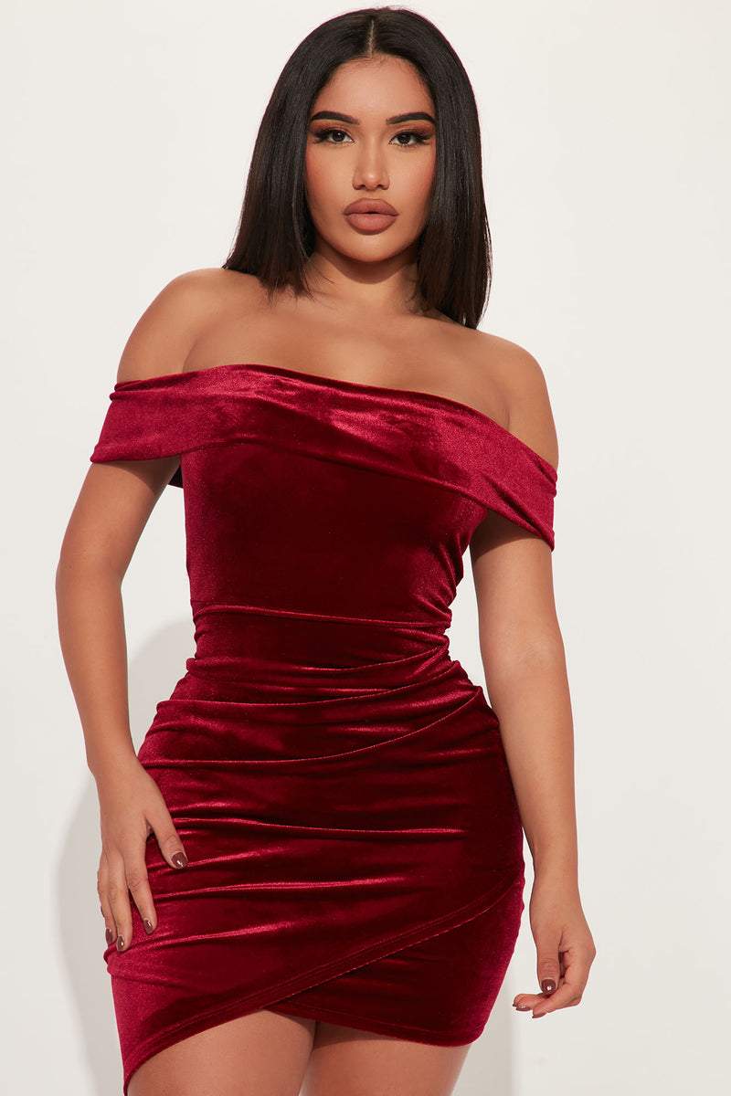 Fashion nova burgundy velvet deals dress