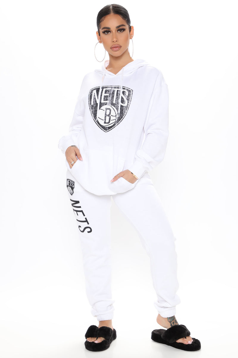 White sweatpants fashion best sale nova