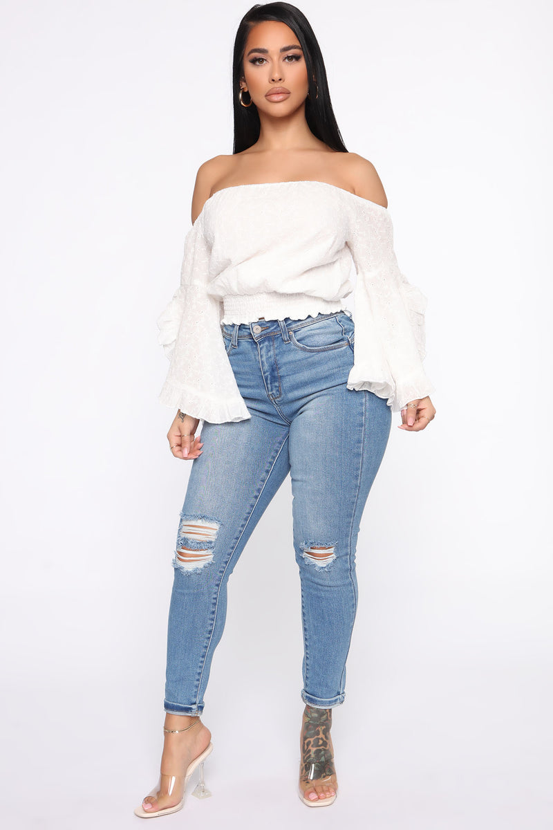 White off the hotsell shoulder top fashion nova