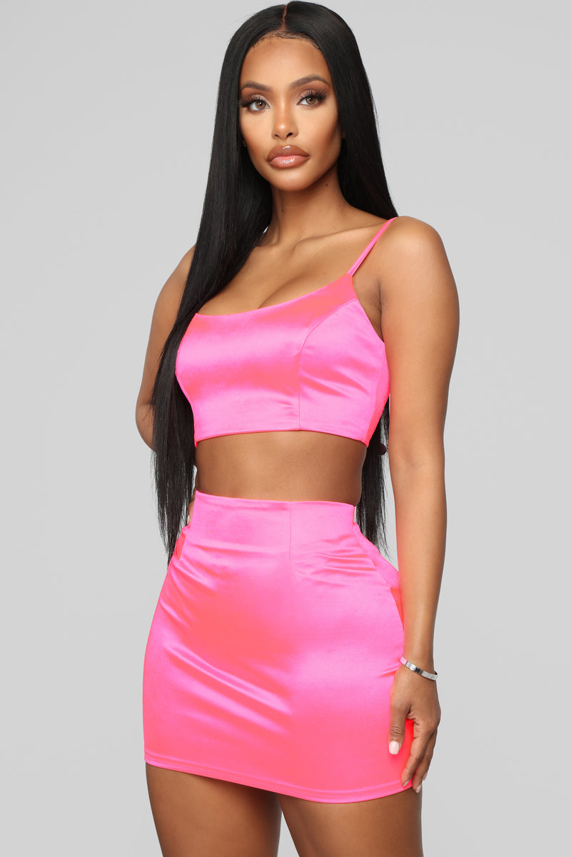 Pink best sale neon skirt