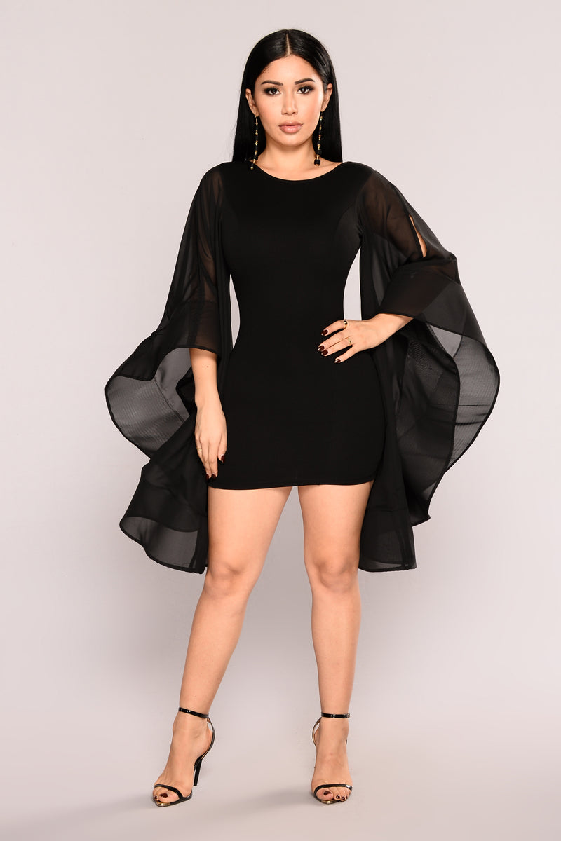 Fashion nova outlet cape dress