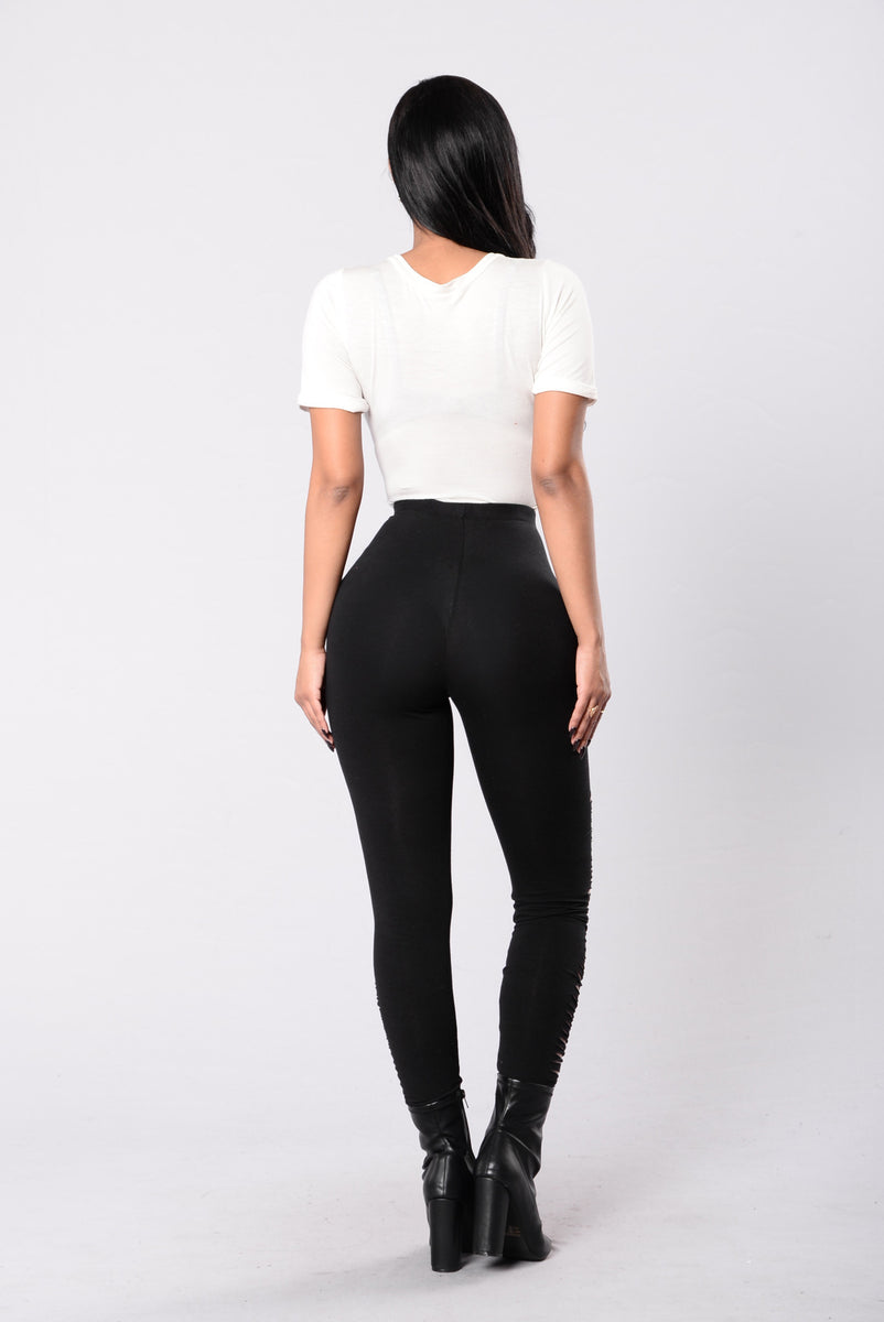 Fashion nova black leggings on sale