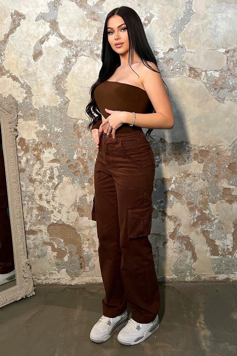 http://www.fashionnova.com/cdn/shop/products/SmoothTalkerCargoBoyfriendJeans-Chocolate_MER_2_1200x1200.jpg?v=1654736364