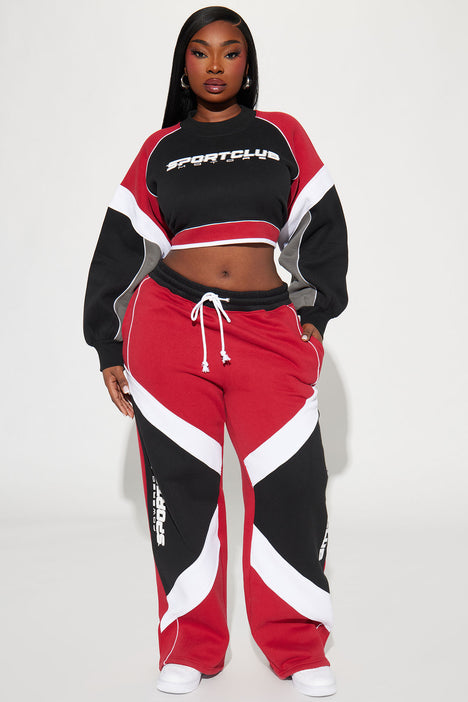 Cropped sweatshirt and best sale sweatpants