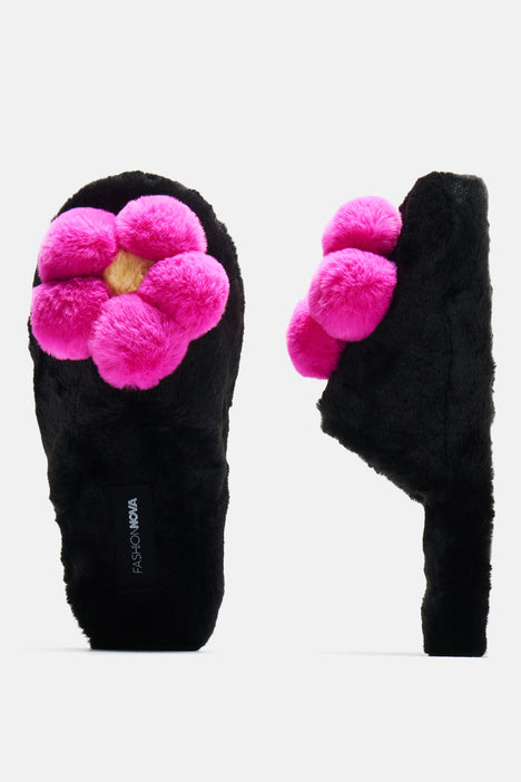 Fashion nova fluffy slippers online